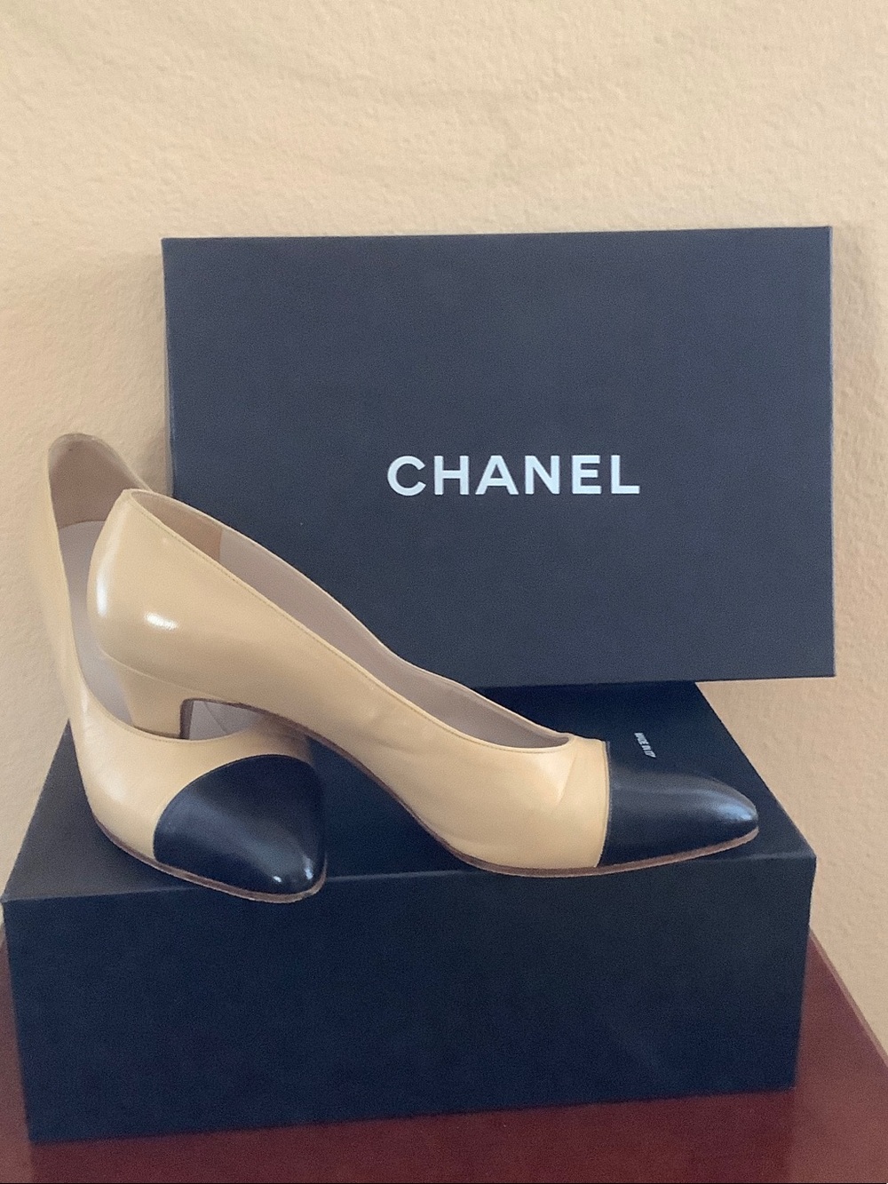 CHANEL Beige and Black Pointed Toe Leather Pumps - Picture 5 of 5